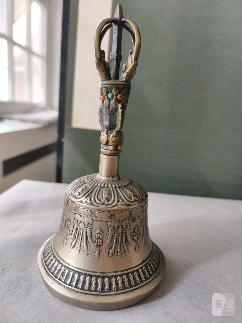 A metal bell (ghanta) and a phurbu - 图11